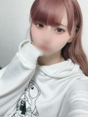 ここな【瞳にクギ付ロリ18歳】