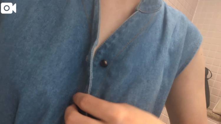 洋服の中に仕込んで。