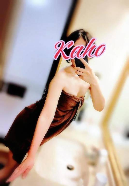 背中を添う指に秘め事も添わす。