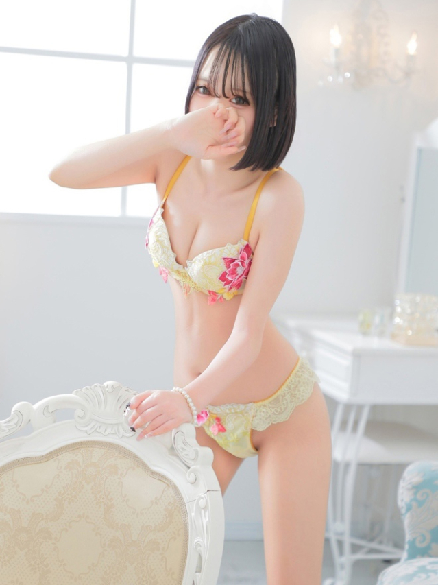 ルル（るる）未経験小柄の美少女（aroma ace.　東広島店）