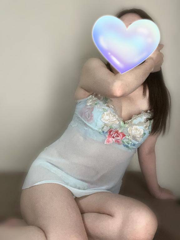 あおな　神美巨乳Ｆカップ☆可憐貴婦人の愛欲淫乱白書