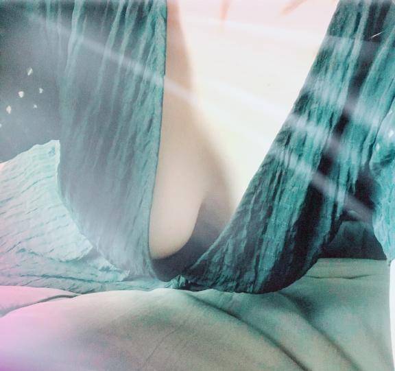 いずみ　色白超美肌の癒し巨乳☆熟女が魅せる極上フェラ