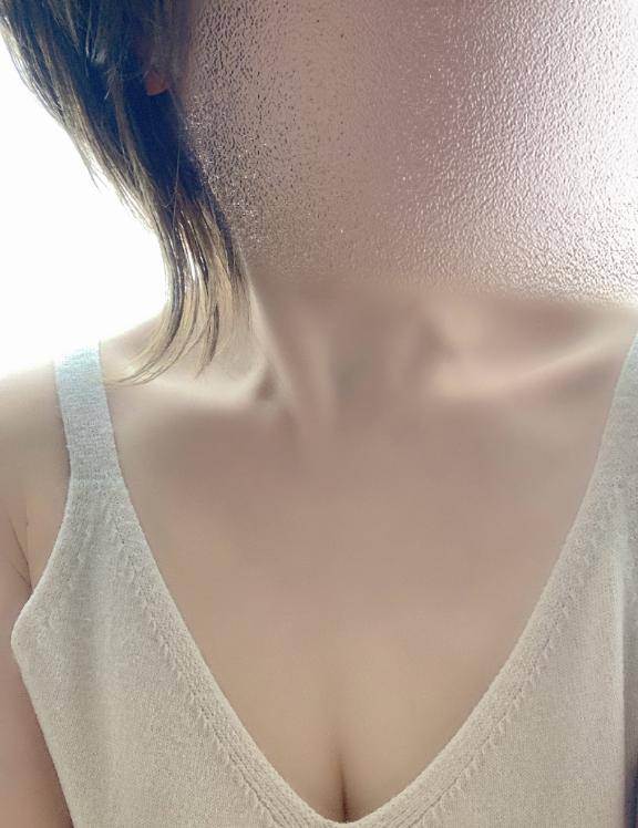 まりな　欲望滴る美人妻♡もう我慢できない…