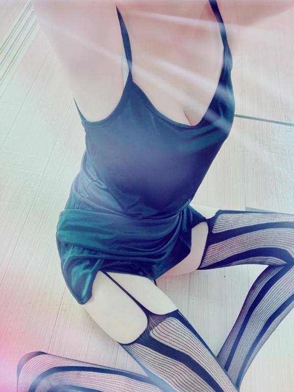 いずみ　色白超美肌の癒し巨乳☆熟女が魅せる極上フェラ