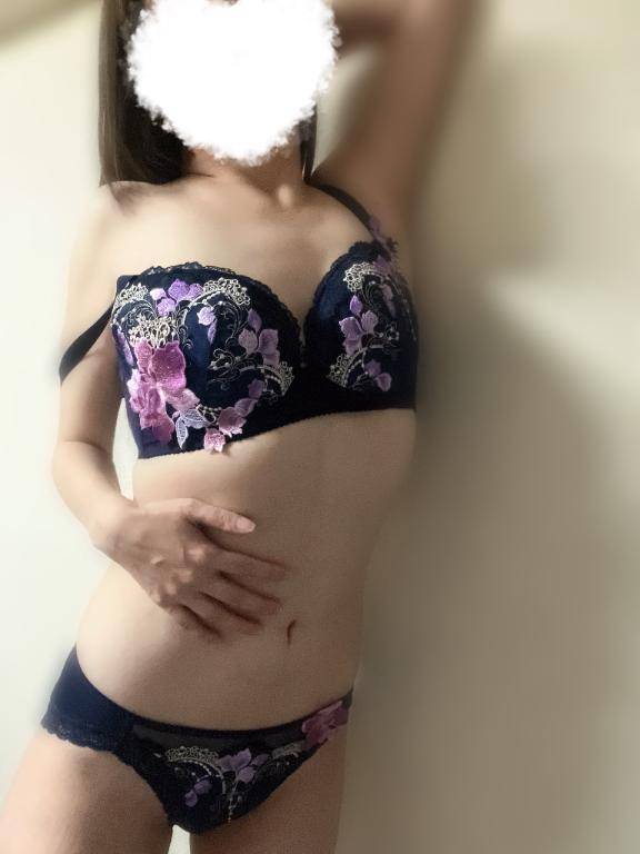 あおな　神美巨乳Ｆカップ☆可憐貴婦人の愛欲淫乱白書