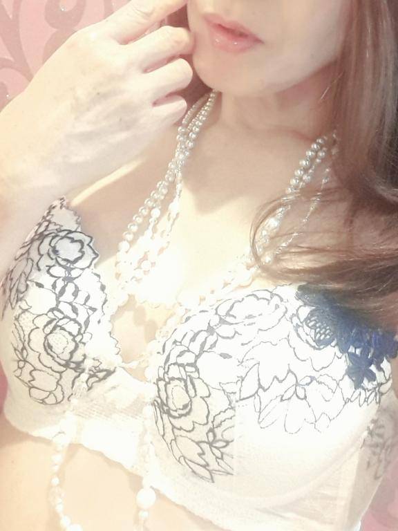 体験はな　熟女が魅せる”本気”のエロス