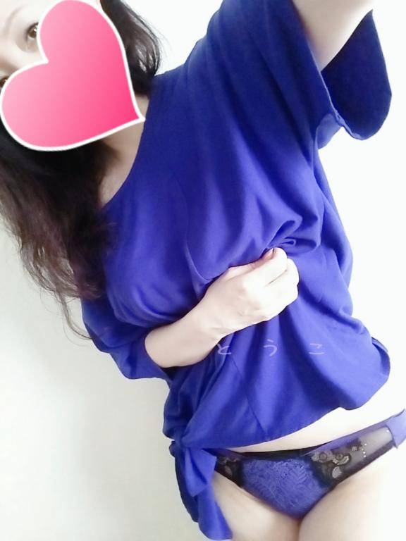 とうこ　爆乳を揺らしイキまくる変態妻