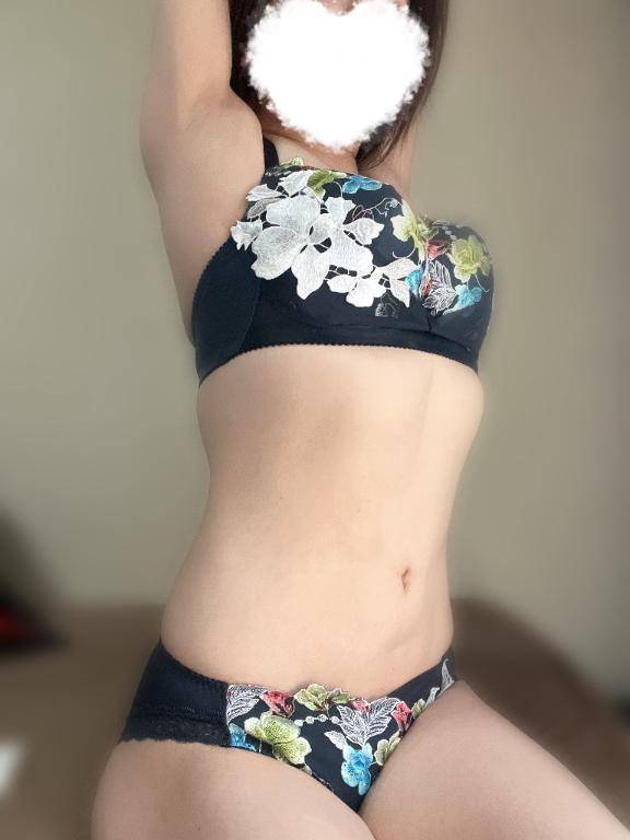 あおな　神美巨乳Ｆカップ☆可憐貴婦人の愛欲淫乱白書