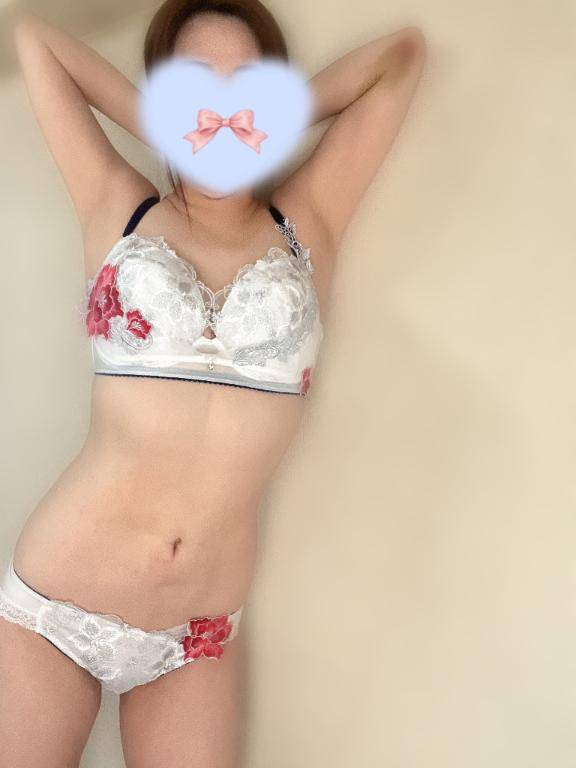 あおな　神美巨乳Ｆカップ☆可憐貴婦人の愛欲淫乱白書