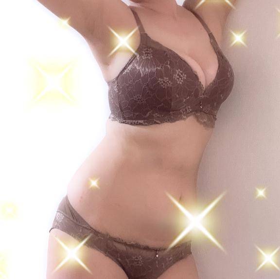 体験ゆえり　美尻揺れる極上アダルト☆色白美熟の密やかな誘惑