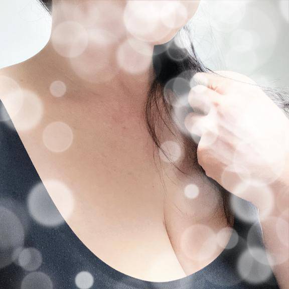 体験ゆえり　美尻揺れる極上アダルト☆色白美熟の密やかな誘惑