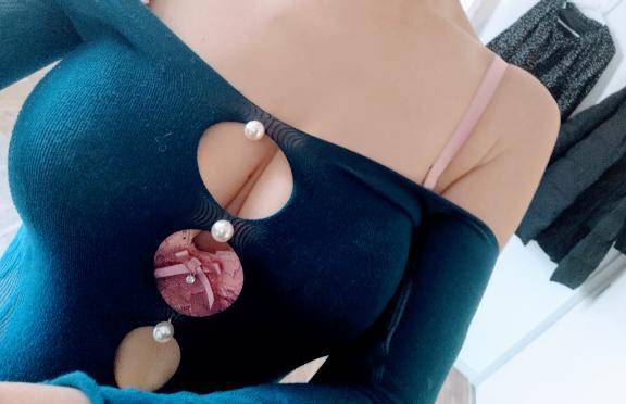 体験いと　豊かな胸元が映える美熟女♡