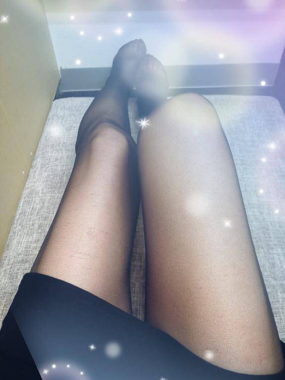 ふゆみ　抜群の美貌にスレンダーで即ヌレ感度マシマシ♡