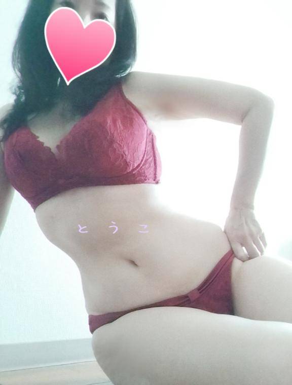 とうこ　爆乳を揺らしイキまくる変態妻