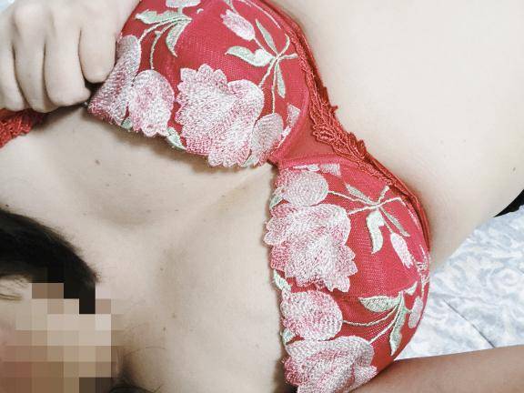 りほ　色香漂う美女の白い柔肌☆愛撫に揺れる超敏感美巨乳