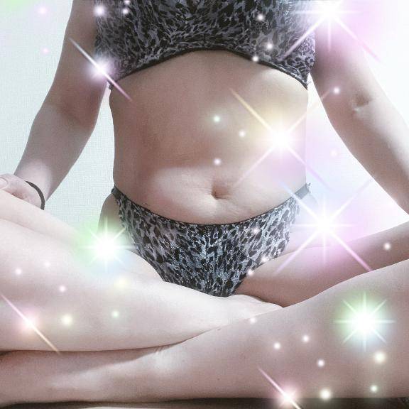 体験ゆえり　美尻揺れる極上アダルト☆色白美熟の密やかな誘惑