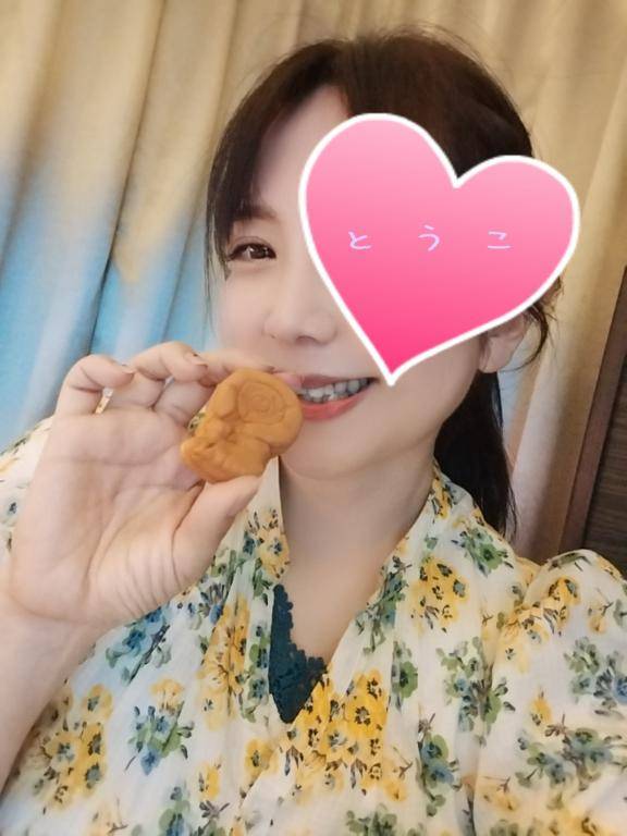 とうこ　爆乳を揺らしイキまくる変態妻