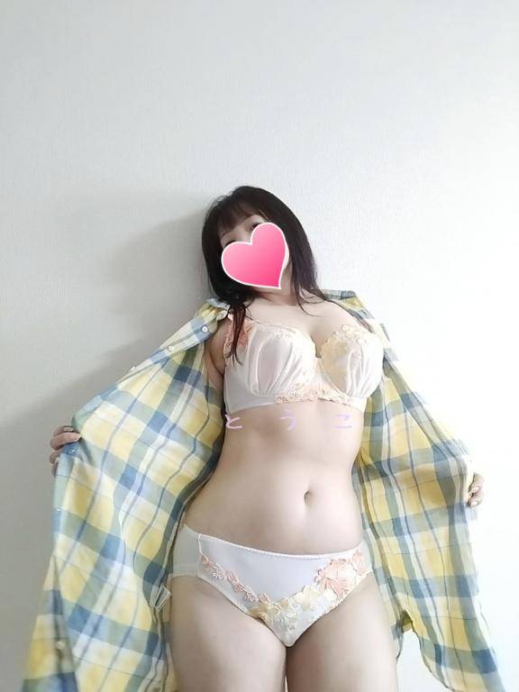 とうこ　爆乳を揺らしイキまくる変態妻