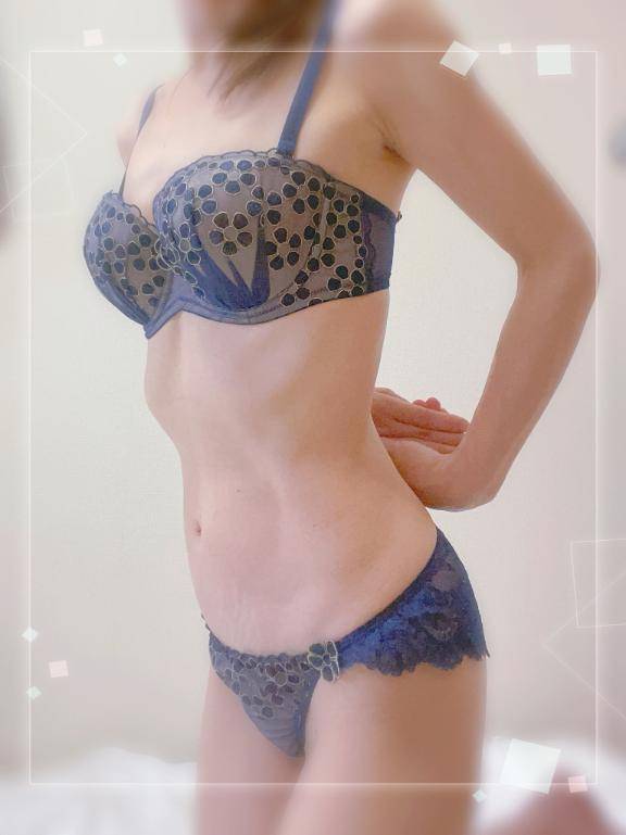 まちこ　業界未経験！細身の淫欲ボディ☆あっ…吹いちゃう