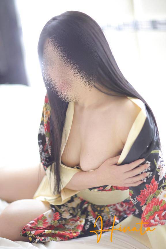 体験ひなた　Ｇカップの温もり、淫乱の園へ