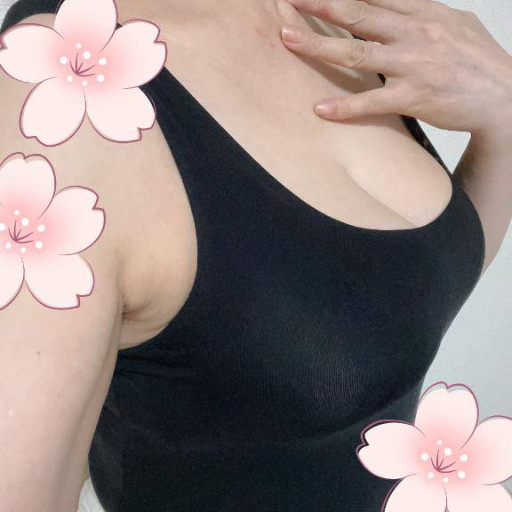 ゆえり　美尻揺れる極上アダルト☆色白美熟の密やかな誘惑