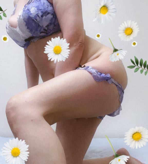 ゆえり　美尻揺れる極上アダルト☆色白美熟の密やかな誘惑