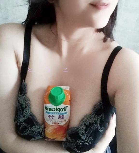 とうこ　爆乳を揺らしイキまくる変態妻