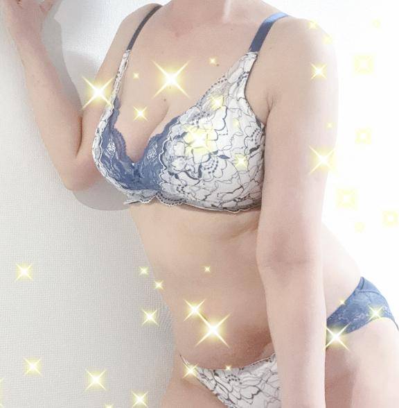 ゆえり　美尻揺れる極上アダルト☆色白美熟の密やかな誘惑