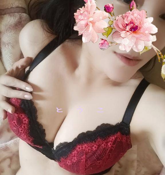 とうこ　爆乳を揺らしイキまくる変態妻