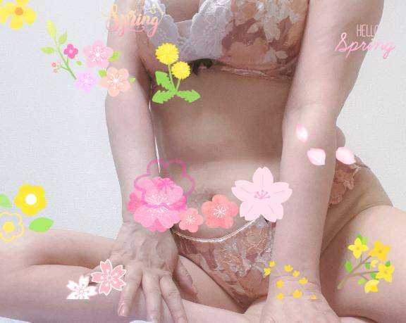 ゆえり　美尻揺れる極上アダルト☆色白美熟の密やかな誘惑