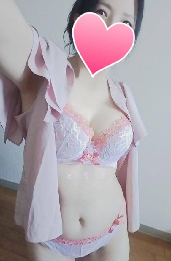 とうこ　爆乳を揺らしイキまくる変態妻