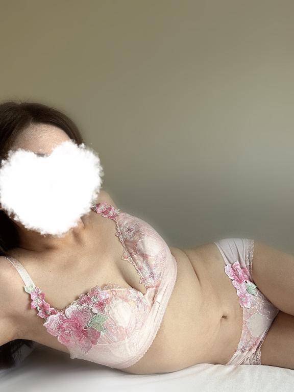あおな　神美巨乳Ｆカップ☆可憐貴婦人の愛欲淫乱白書