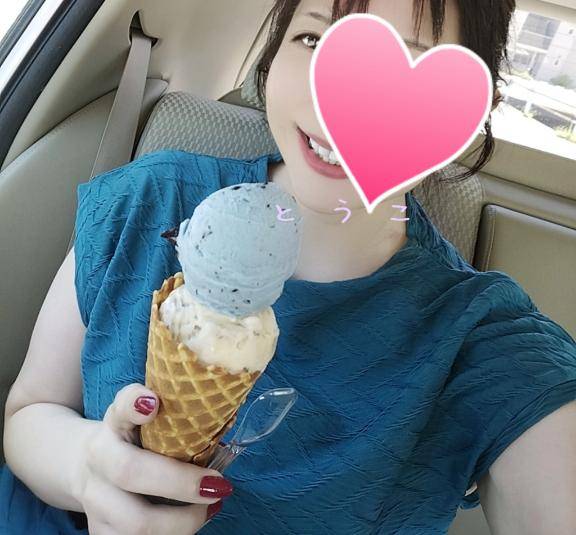 とうこ　爆乳を揺らしイキまくる変態妻
