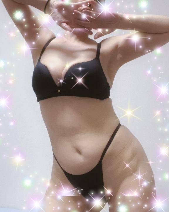 ゆえり　美尻揺れる極上アダルト☆色白美熟の密やかな誘惑