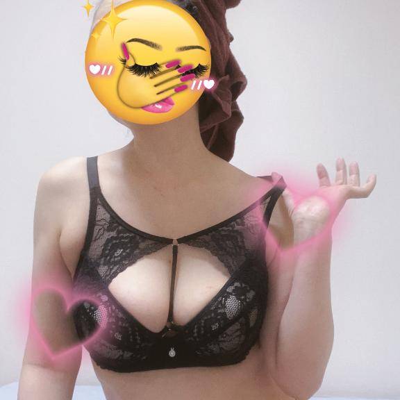 ゆえり　美尻揺れる極上アダルト☆色白美熟の密やかな誘惑