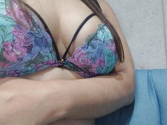 体験まな　距離感ゼロで責めてくる圧倒的Fカップの衝撃！！