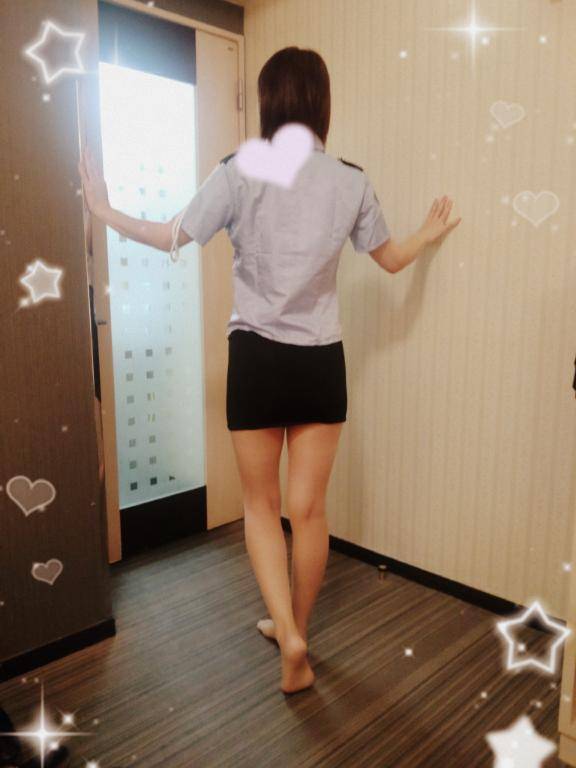 ふゆみ　抜群の美貌にスレンダーで即ヌレ感度マシマシ♡