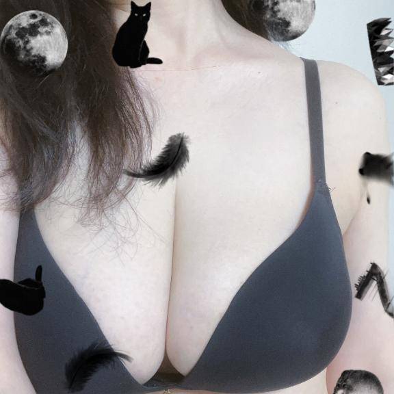 ゆえり　美尻揺れる極上アダルト☆色白美熟の密やかな誘惑