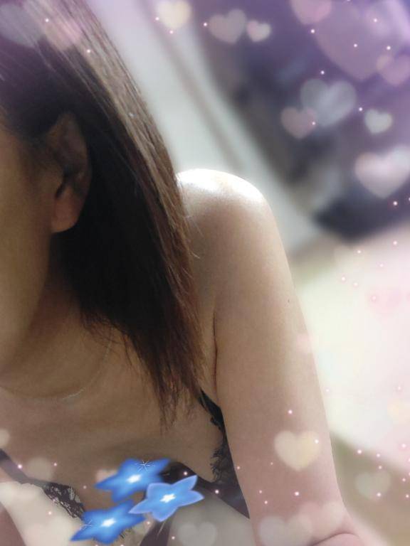 ふゆみ　抜群の美貌にスレンダーで即ヌレ感度マシマシ♡