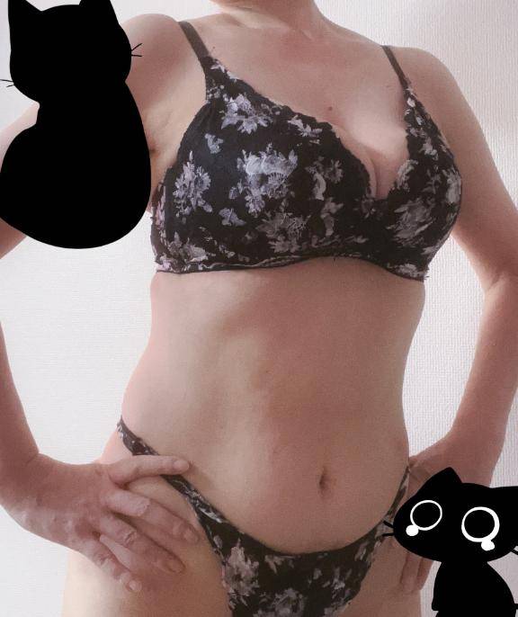 ゆえり　美尻揺れる極上アダルト☆色白美熟の密やかな誘惑