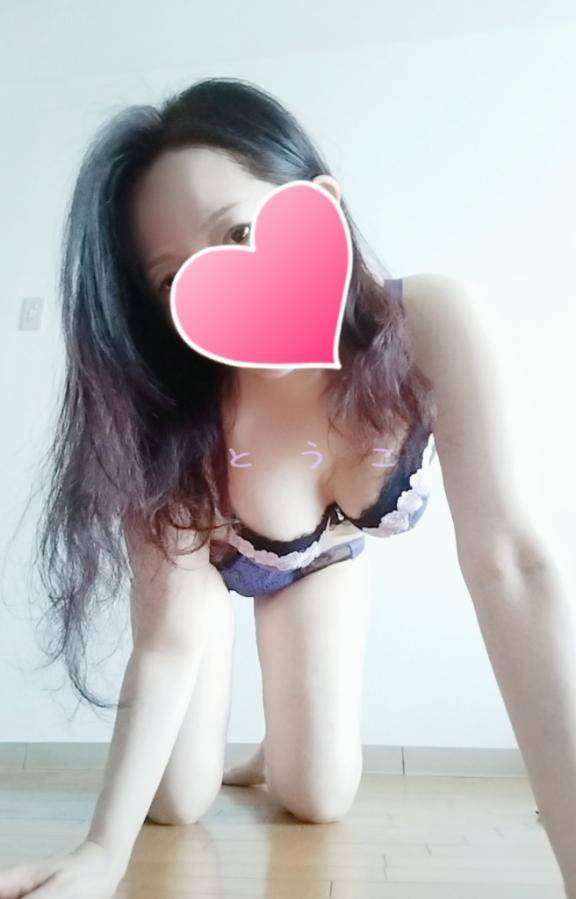 とうこ　爆乳を揺らしイキまくる変態妻
