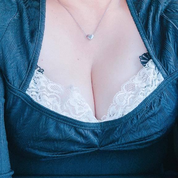 さつき　神乳Gカップ美人妻とHに乱れてみませんか？