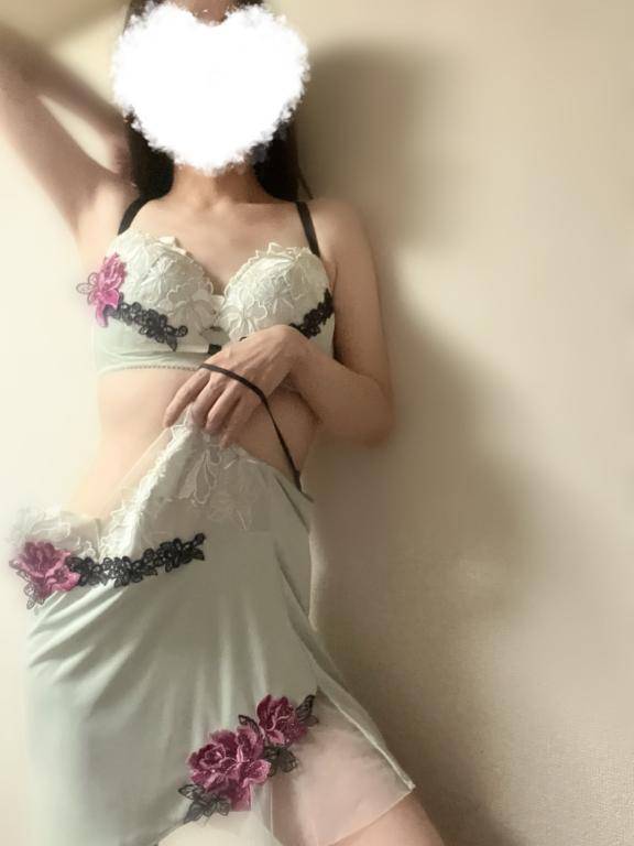 あおな　神美巨乳Ｆカップ☆可憐貴婦人の愛欲淫乱白書