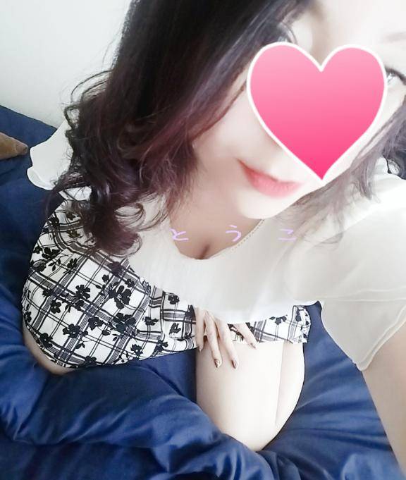 とうこ　爆乳を揺らしイキまくる変態妻