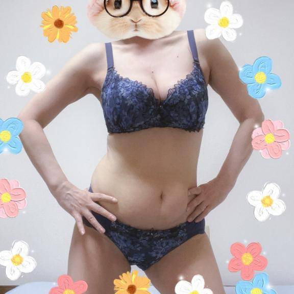 ゆえり　美尻揺れる極上アダルト☆色白美熟の密やかな誘惑