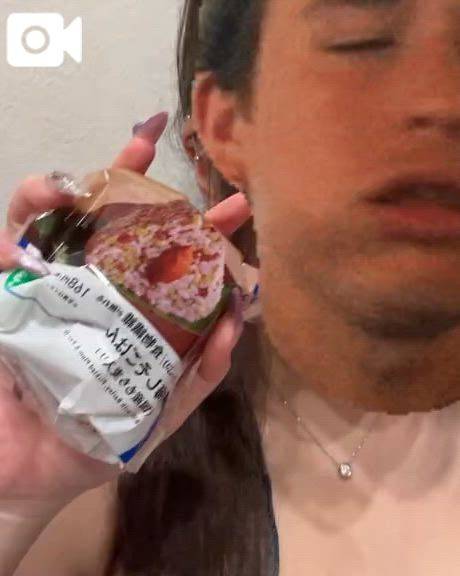 【お腹空いたここさん】