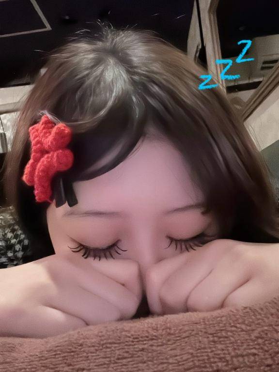 まつげ見て