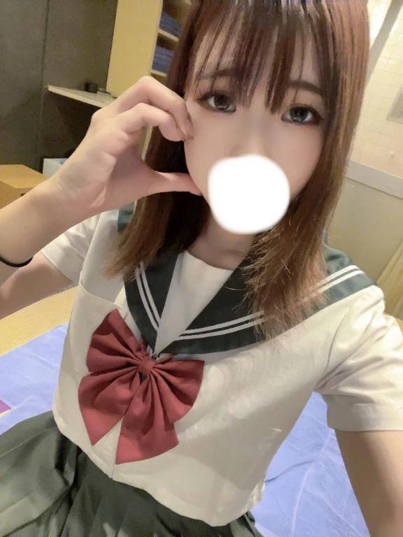 ‎🤍今日のお昼は、しろなとぬくぬくタイム♡