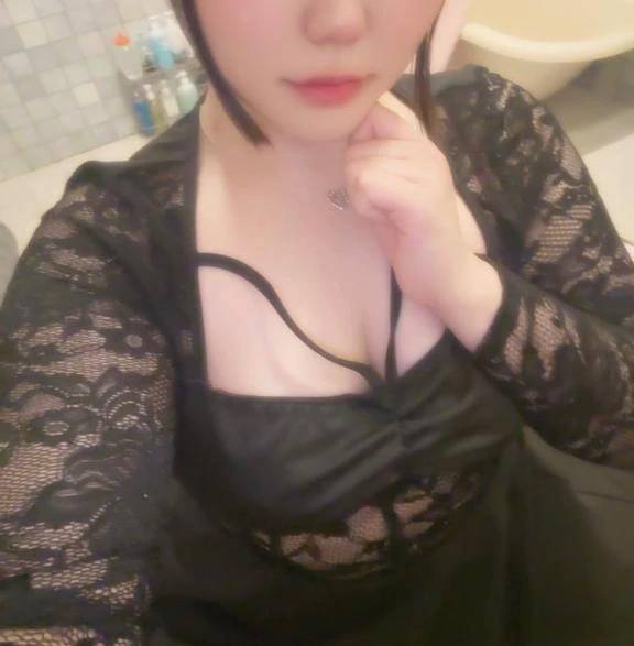 はち切れそうなオチンポよしよしさせて？❤️