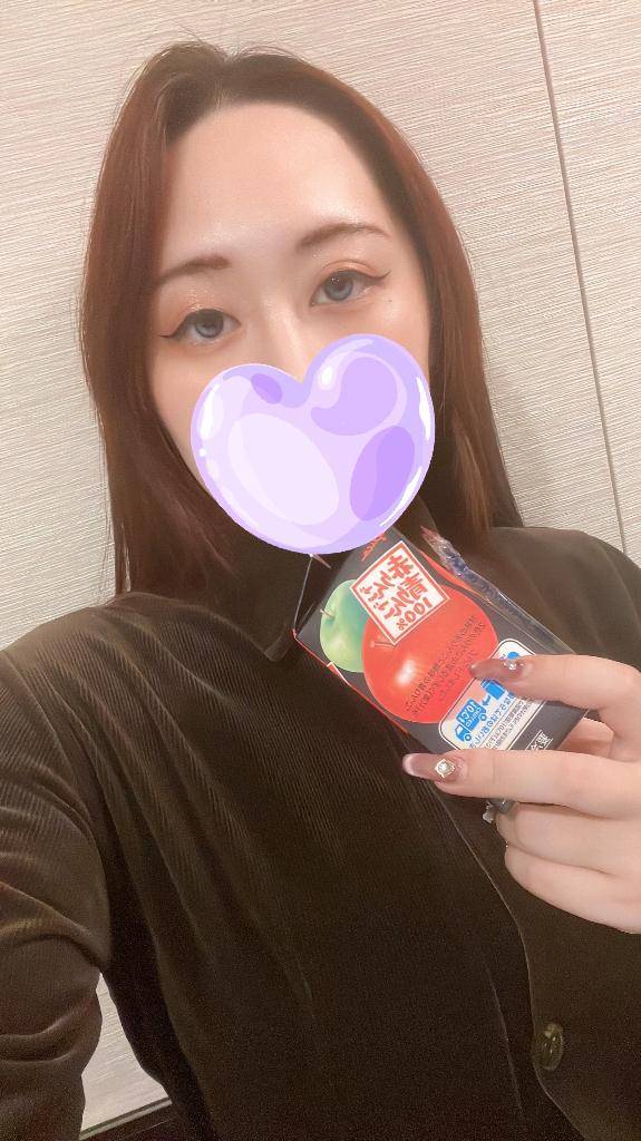 おやつモグモグ🥰
